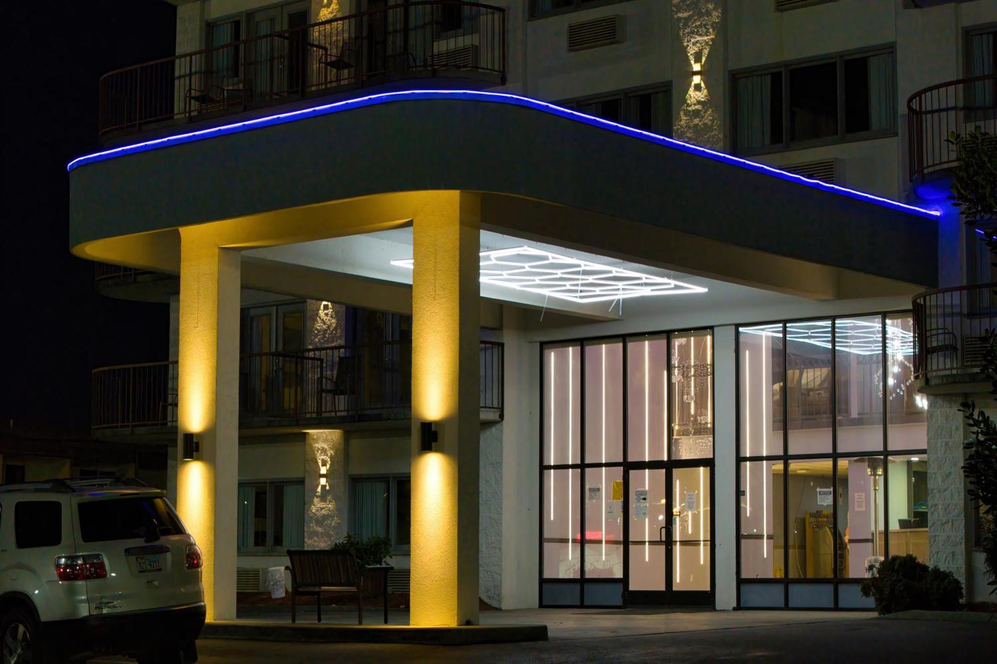 Park Tower Inn Pigeon Forge Bagian luar foto