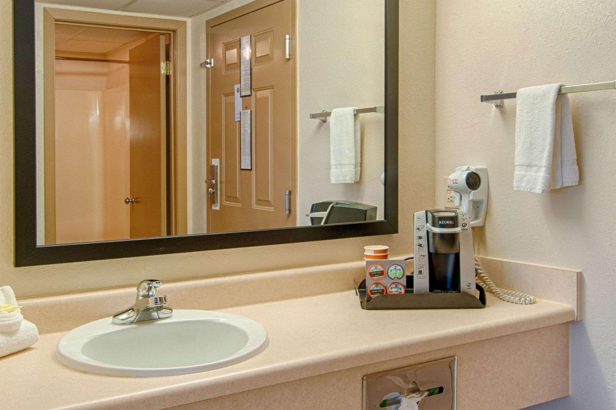Park Tower Inn Pigeon Forge Bagian luar foto