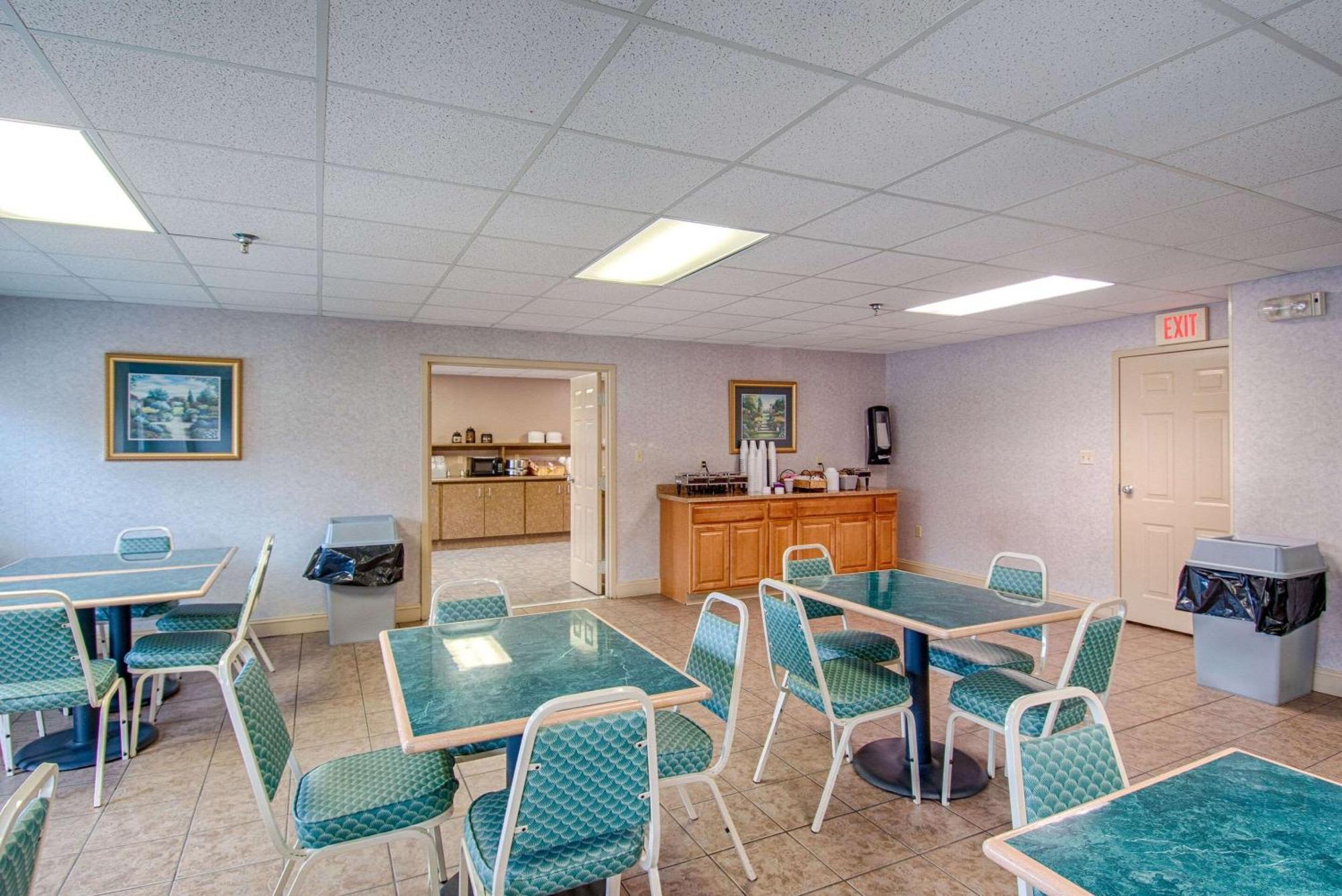 Park Tower Inn Pigeon Forge Bagian luar foto