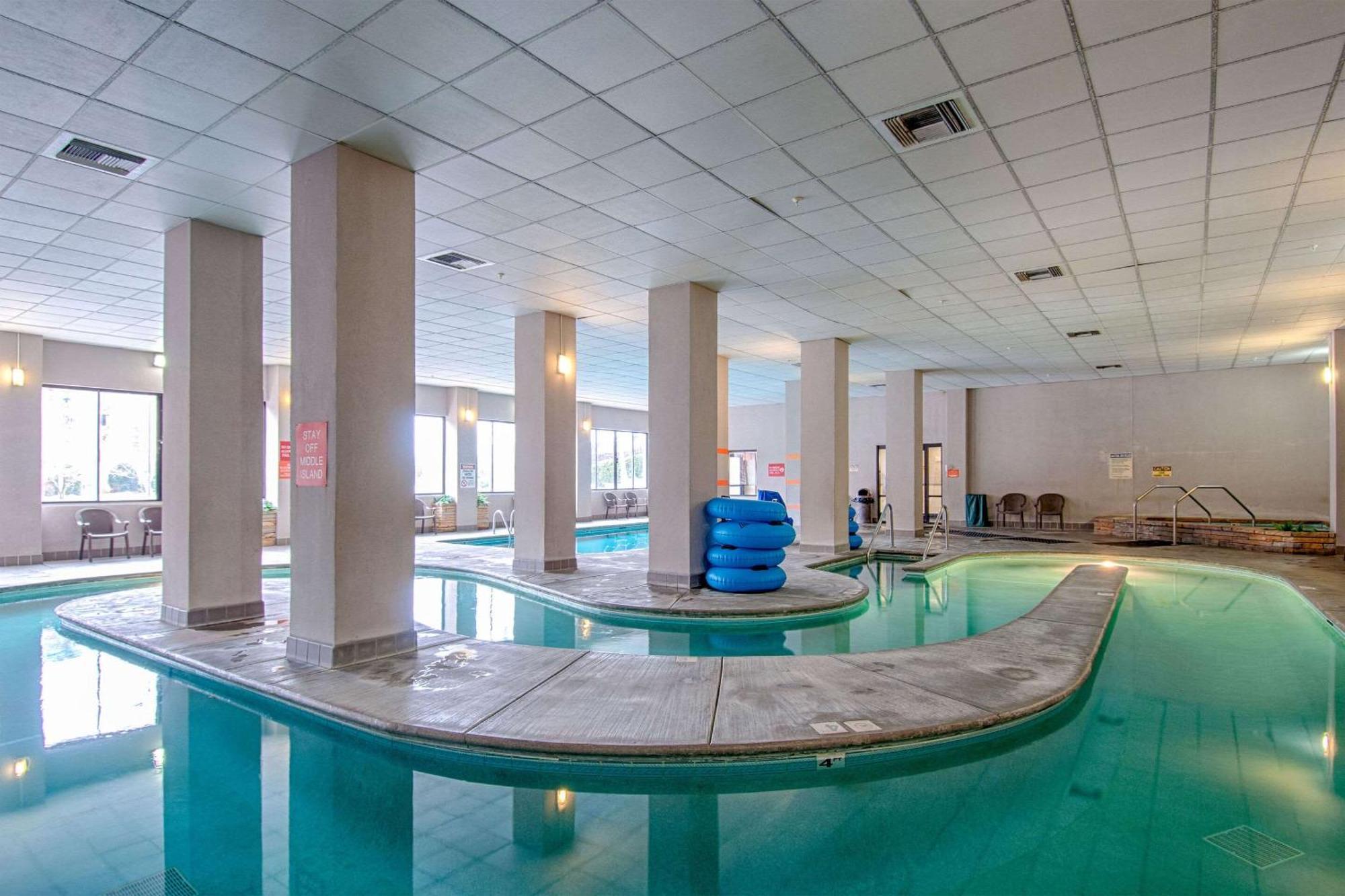 Park Tower Inn Pigeon Forge Bagian luar foto